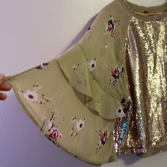 Free People Shimmy and Shake Sequin Flutter Sleeve Top Sz Small Gold Floral Boho - Picture 6 of 11